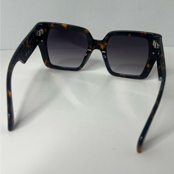 NWT Quay notorious Neutral Tort Frame / Smoke Lens Brand New in Case - Picture 6 of 11